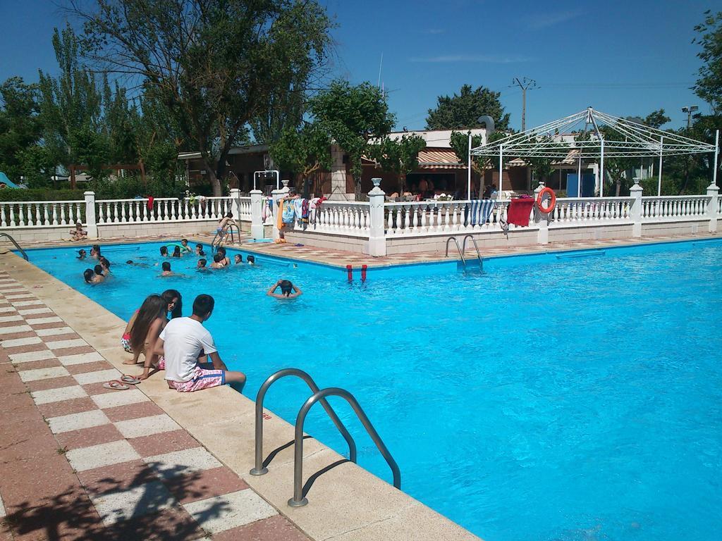 Camping Cubillas Cubillas de Santa Marta Exterior photo