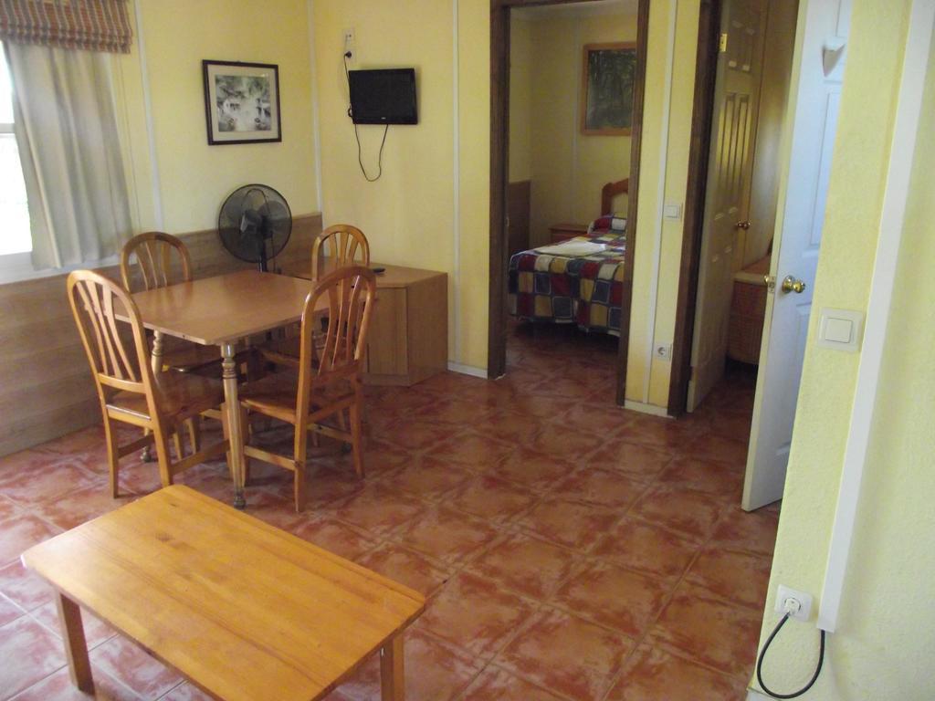 Camping Cubillas Cubillas de Santa Marta Exterior photo